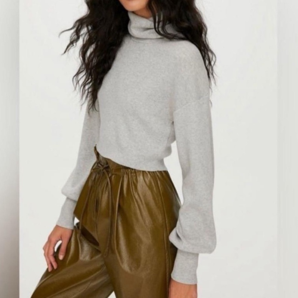 Aritzia Wilfred Rebecca Cropped Turtleneck Sweater